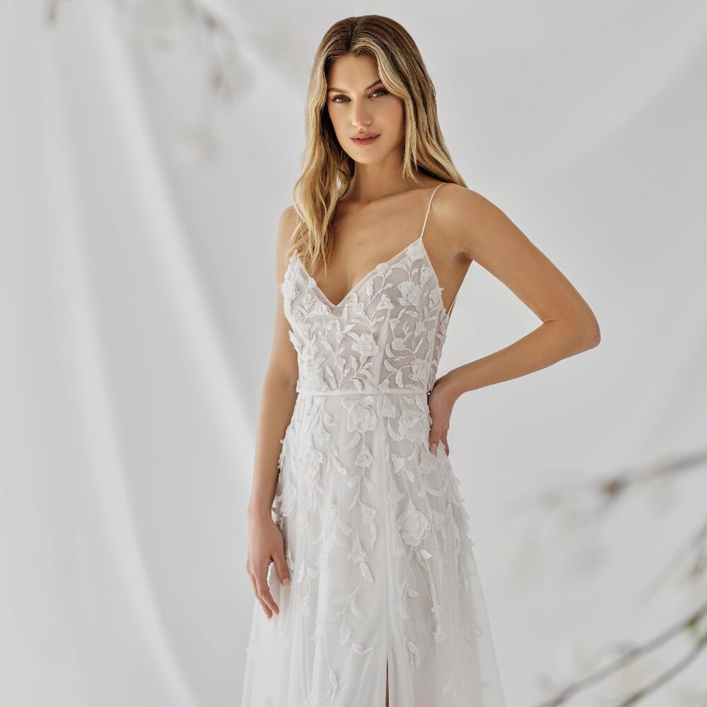 Alexandra Grecco Lumia Wedding Gown - Picture 2 of 9